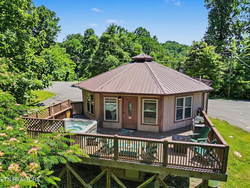 717 Valley View Ln, Gatlinburg, TN 37738