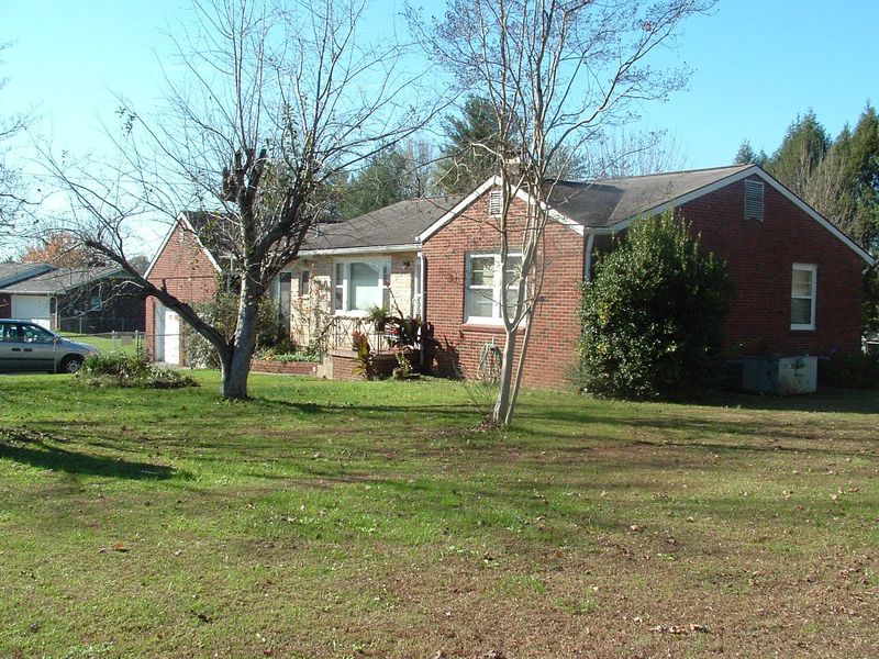 717 W Emory Rd, Powell, TN 37849