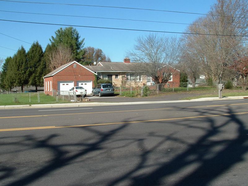 717 W Emory Rd, Powell, TN 37849