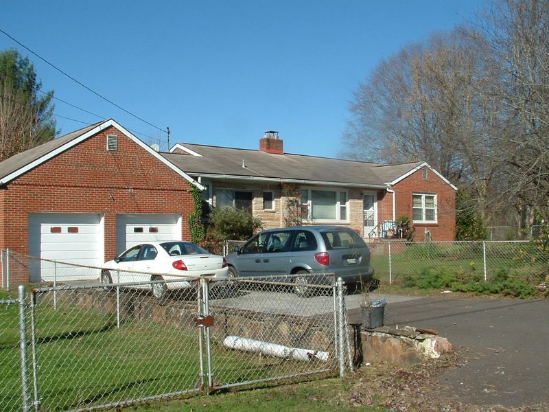 717 W Emory Rd, Powell, TN 37849