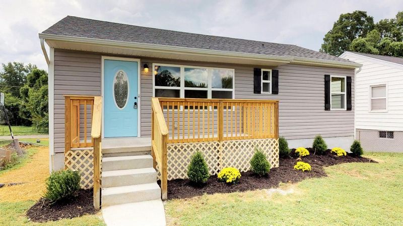 718 E Springdale Ave, Knoxville, TN 37917