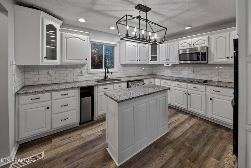718 Hathburn Dr, Rockwood, TN 37854
