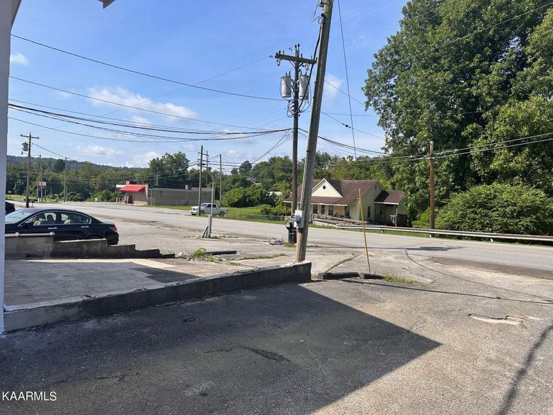 718 Hickory St, Harriman, TN 37748