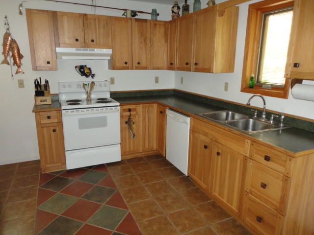 718 Hiwassee Dr, Jacksboro, TN 37757
