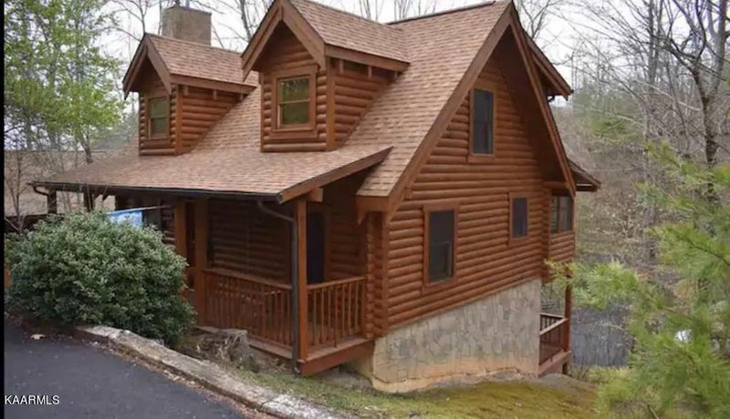 718 Kings Hills Blvd, Pigeon Forge, TN 37863