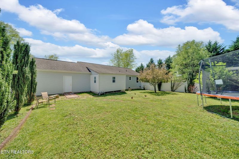 718 Ridgeview Dr, Clinton, TN 37716