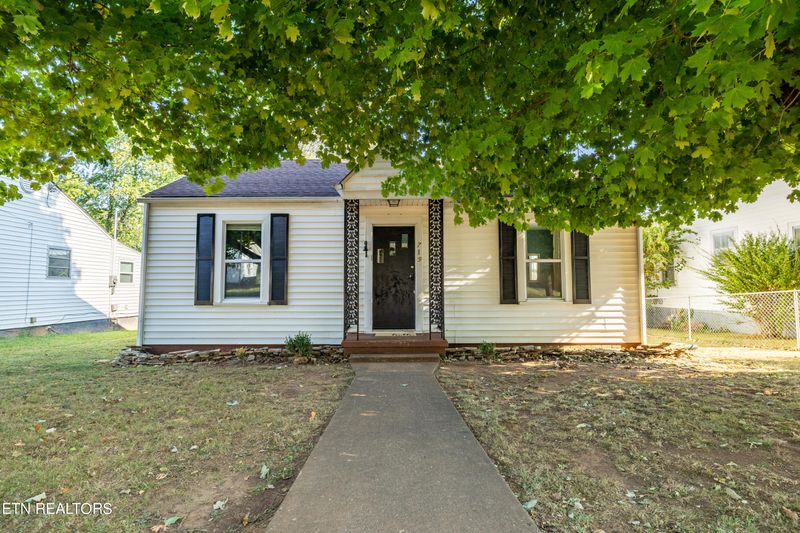 719 Ferry St, Loudon, TN 37774