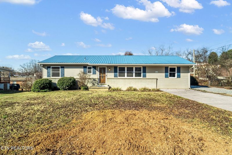 719 Johnson St, Sweetwater, TN 37874