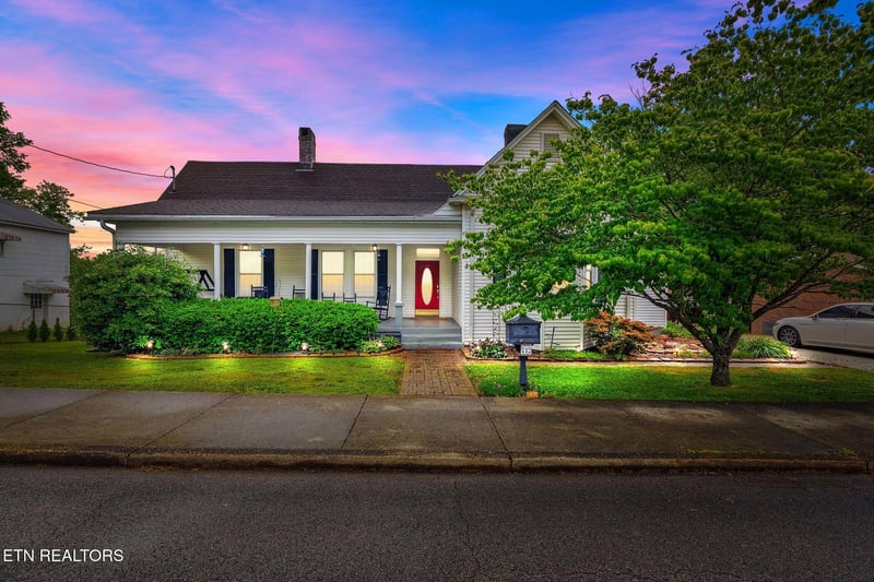 719 Medaris St, Clinton, TN 37716