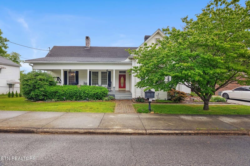 719 Medaris St, Clinton, TN 37716