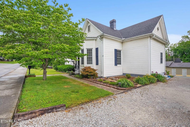 719 Medaris St, Clinton, TN 37716