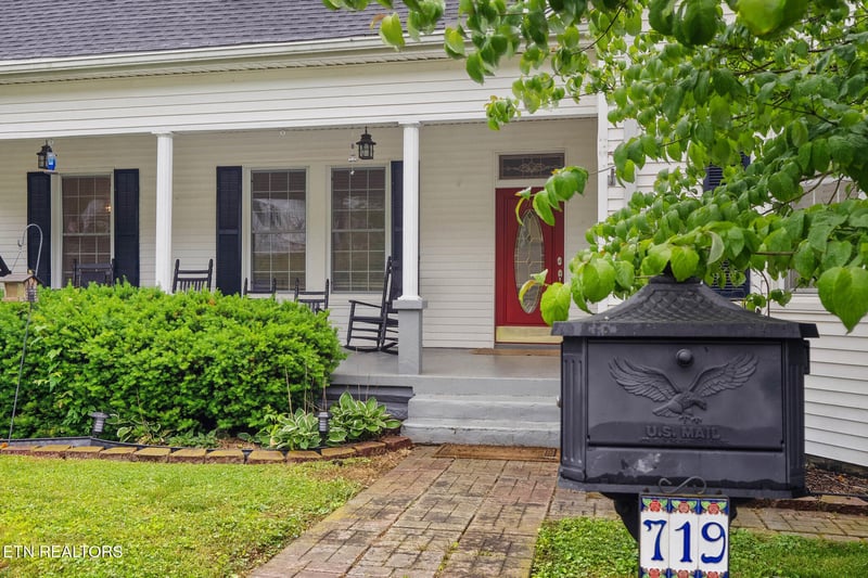 719 Medaris St, Clinton, TN 37716