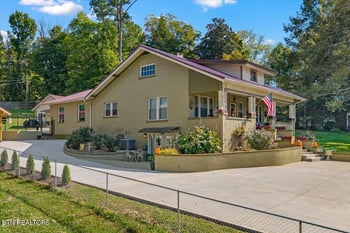 719 N College St, Madisonville, TN 37354