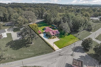 719 N College St, Madisonville, TN 37354