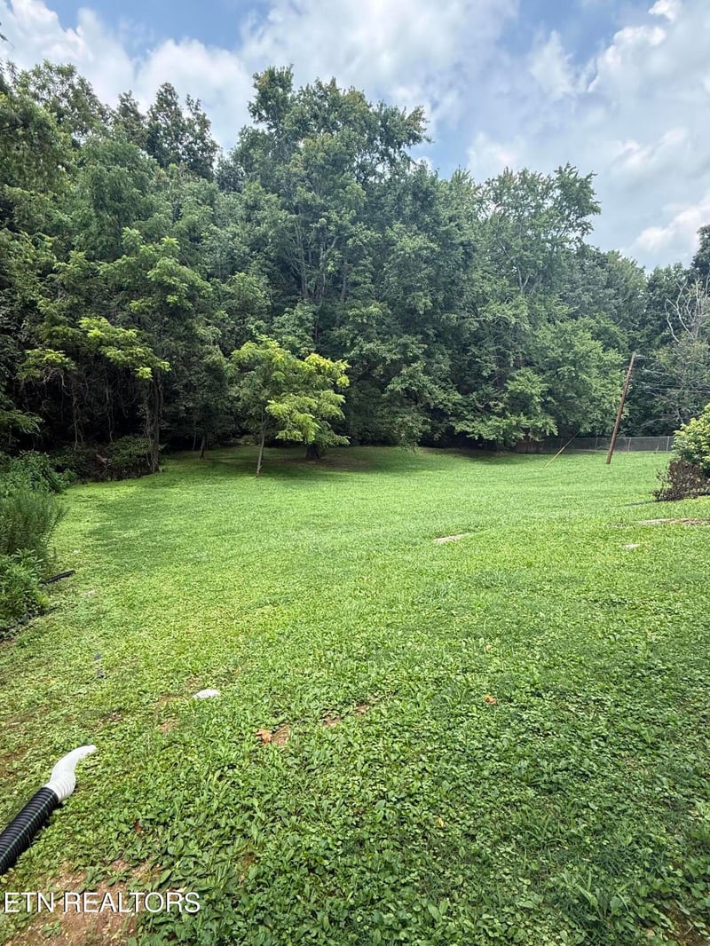 719 NW Murray Drive Rd, Knoxville, TN 37912