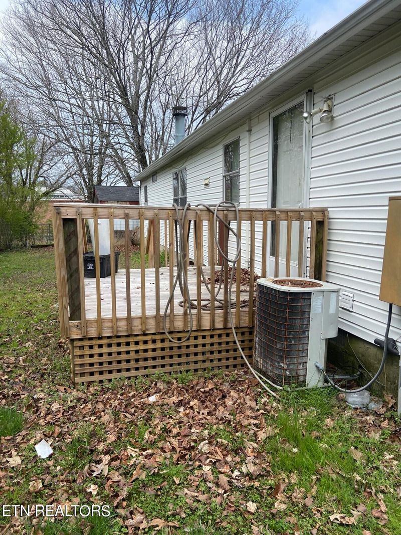 719 Riceville Rd, Athens, TN 37303