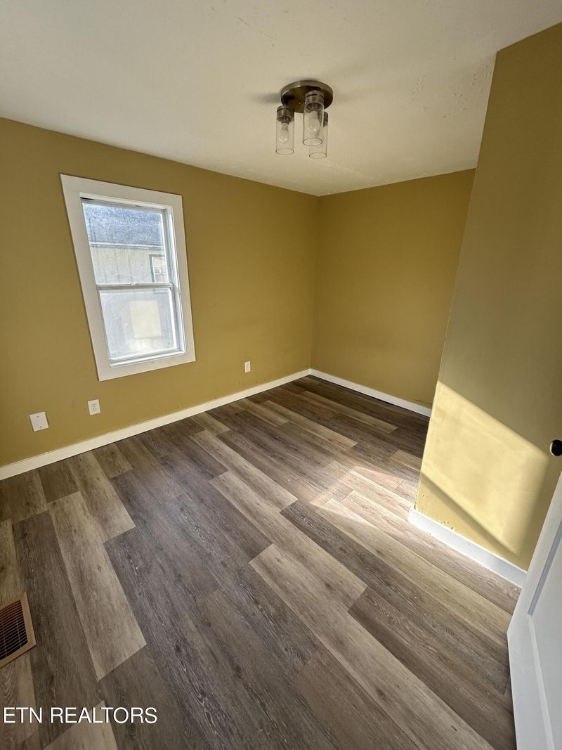 719 Siluria St, Harriman, TN 37748