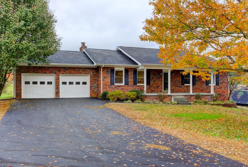 719 Stowers Dr, Corryton, TN 37721