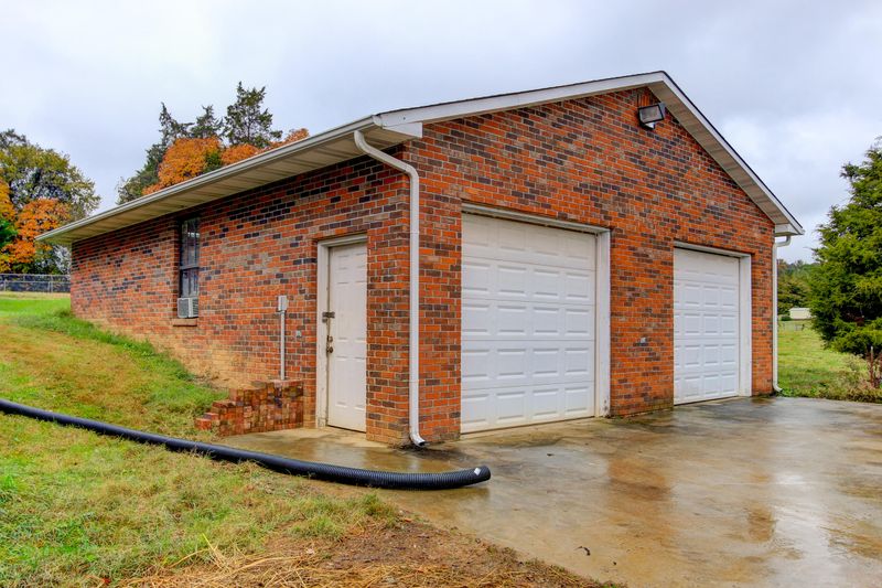 719 Stowers Dr, Corryton, TN 37721