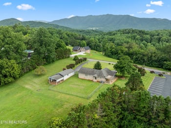 7197 Old Tuckaleechee Rd, Townsend, TN 37882