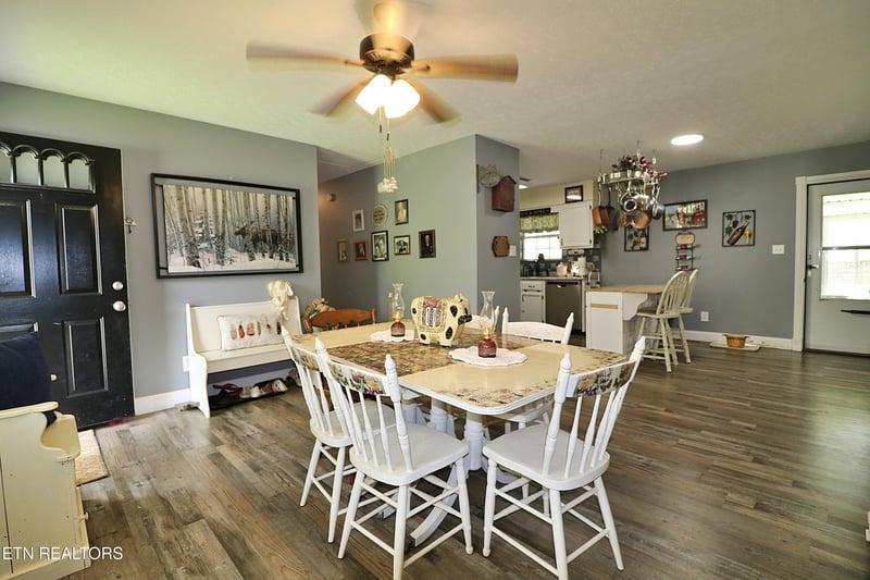 720 Cooper Lake Rd, Oneida, TN 37841