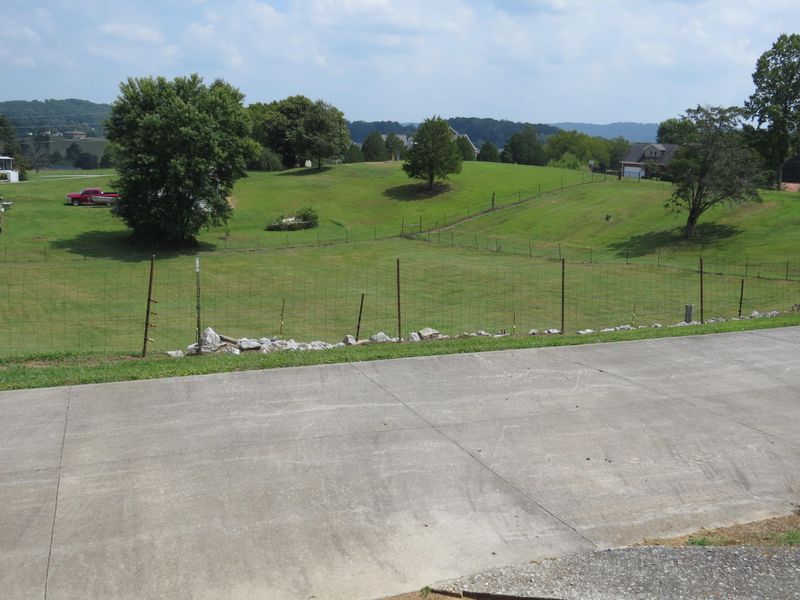 720 E Copeland Dr, Powell, TN 37849