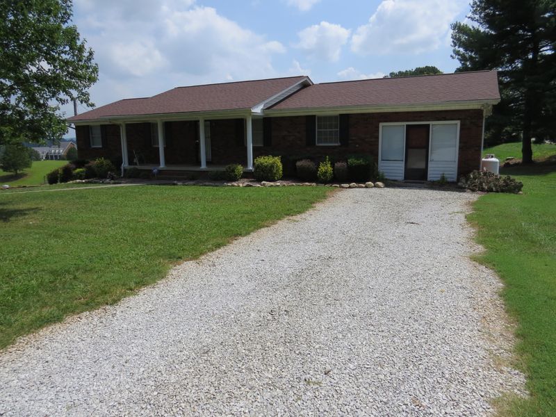 720 E Copeland Dr, Powell, TN 37849