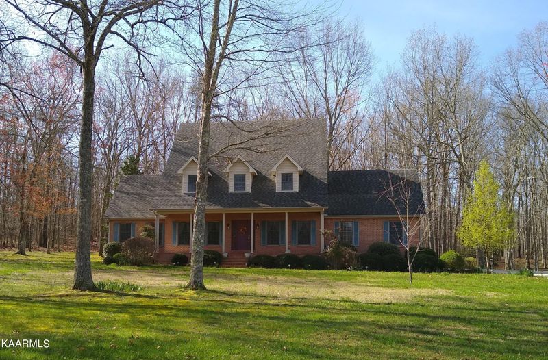 720 Forest Dr, Crossville, TN 38555