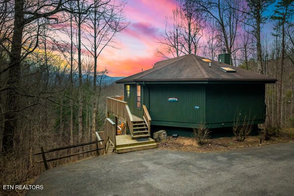 720 Octagon Dr, Gatlinburg, TN 37738