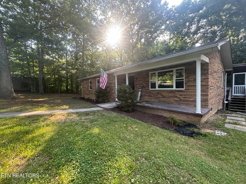 720 Poplar Ln, Winfield, TN 37892