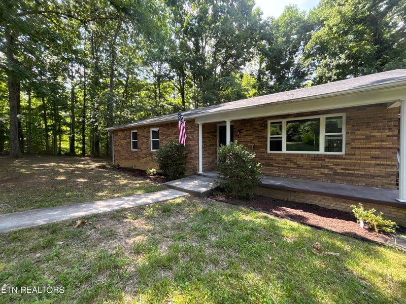 720 Poplar Ln, Winfield, TN 37892