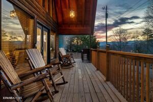720 Timberlake Dr, Pigeon Forge, TN 37862