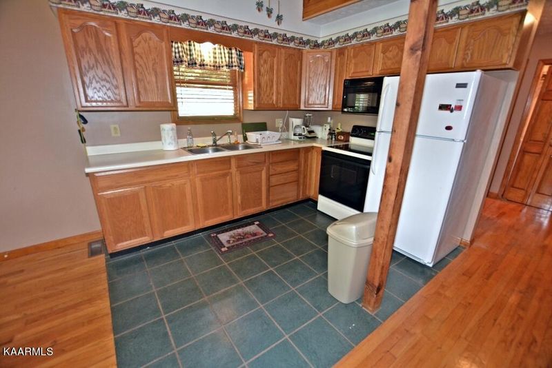 720 Timberlake Dr, Sevierville, TN 37862