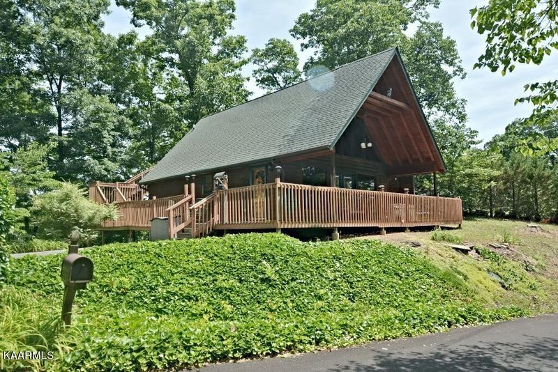 720 Timberlake Dr, Sevierville, TN 37862