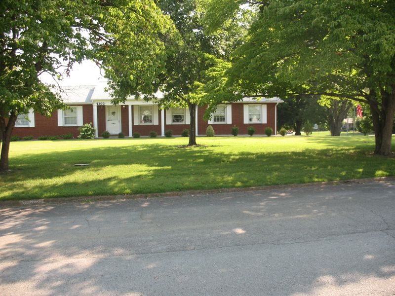 7200 Della Dr, Powell, TN 37849