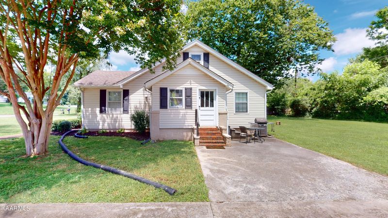 721 Cedar Springs Rd, Athens, TN 37303