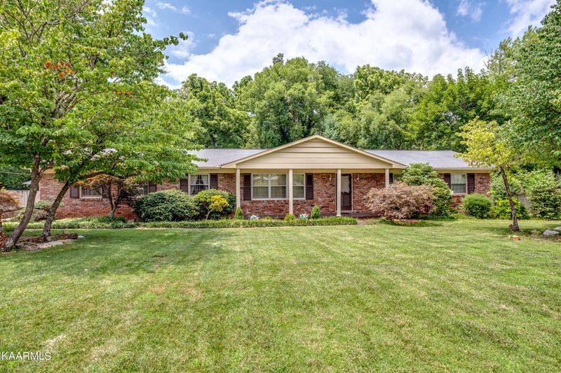 721 Coventry Rd, Knoxville, TN 37923
