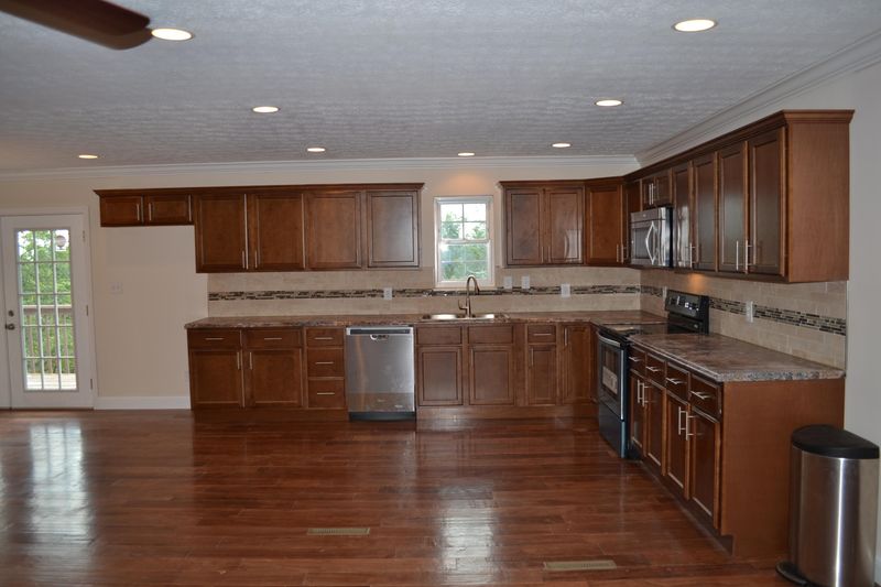 721 Dogwood Dr, Harriman, TN 37748