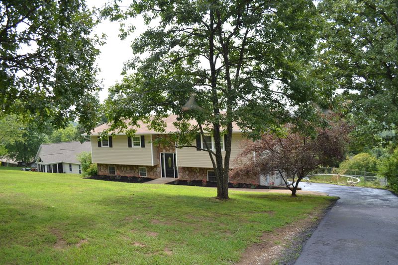 721 Dogwood Dr, Harriman, TN 37748