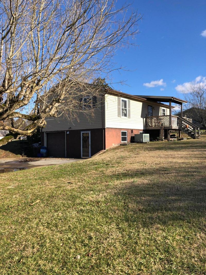 721 Lafollette Dr, Maryville, TN 37801
