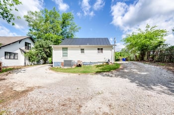 721 N Charles G Seivers Blvd, Clinton, TN 37716