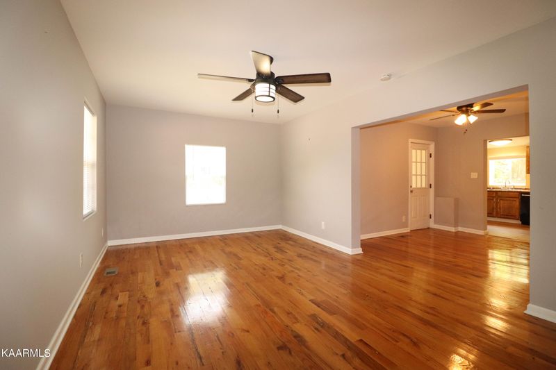 721 N Charles Seivers Blvd, Clinton, TN 37716