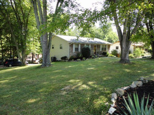 721 N Whispering Oak Cir, Powell, TN 37849