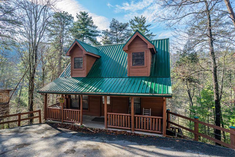 721 Ski View Ln, Sevierville, TN 37876