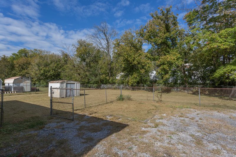 721 W Ford Valley Rd, Knoxville, TN 37920