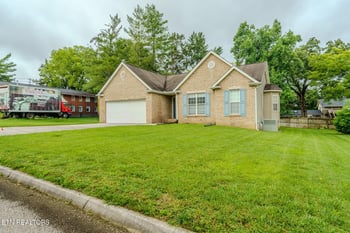 7213 Emerald Heath Rd, Powell, TN 37849