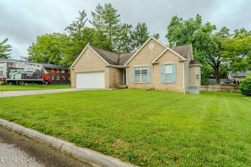 7213 Emerald Heath Rd, Powell, TN 37849