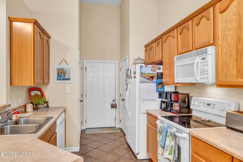 7215 Oakfield Ln, Powell, TN 37849