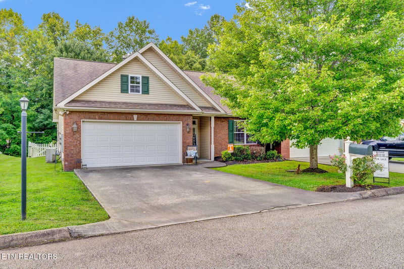 7215 Oakfield Ln, Powell, TN 37849