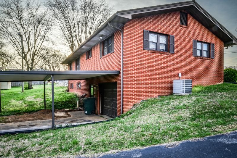 7218 Rising Rd, Knoxville, TN 37924